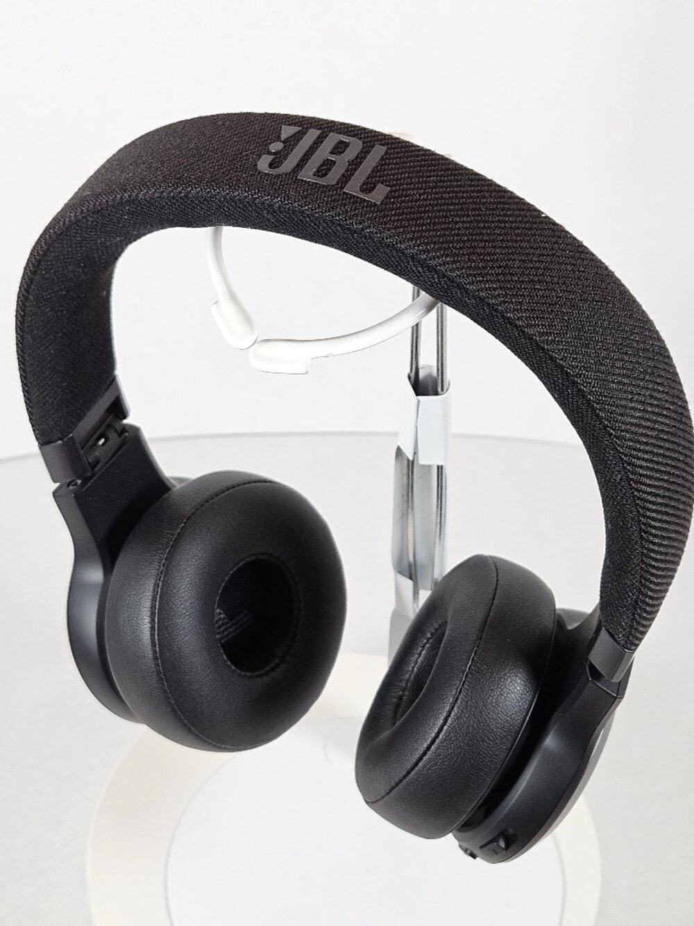 JBL Live 675NC Headpohones Open Box Tested Working